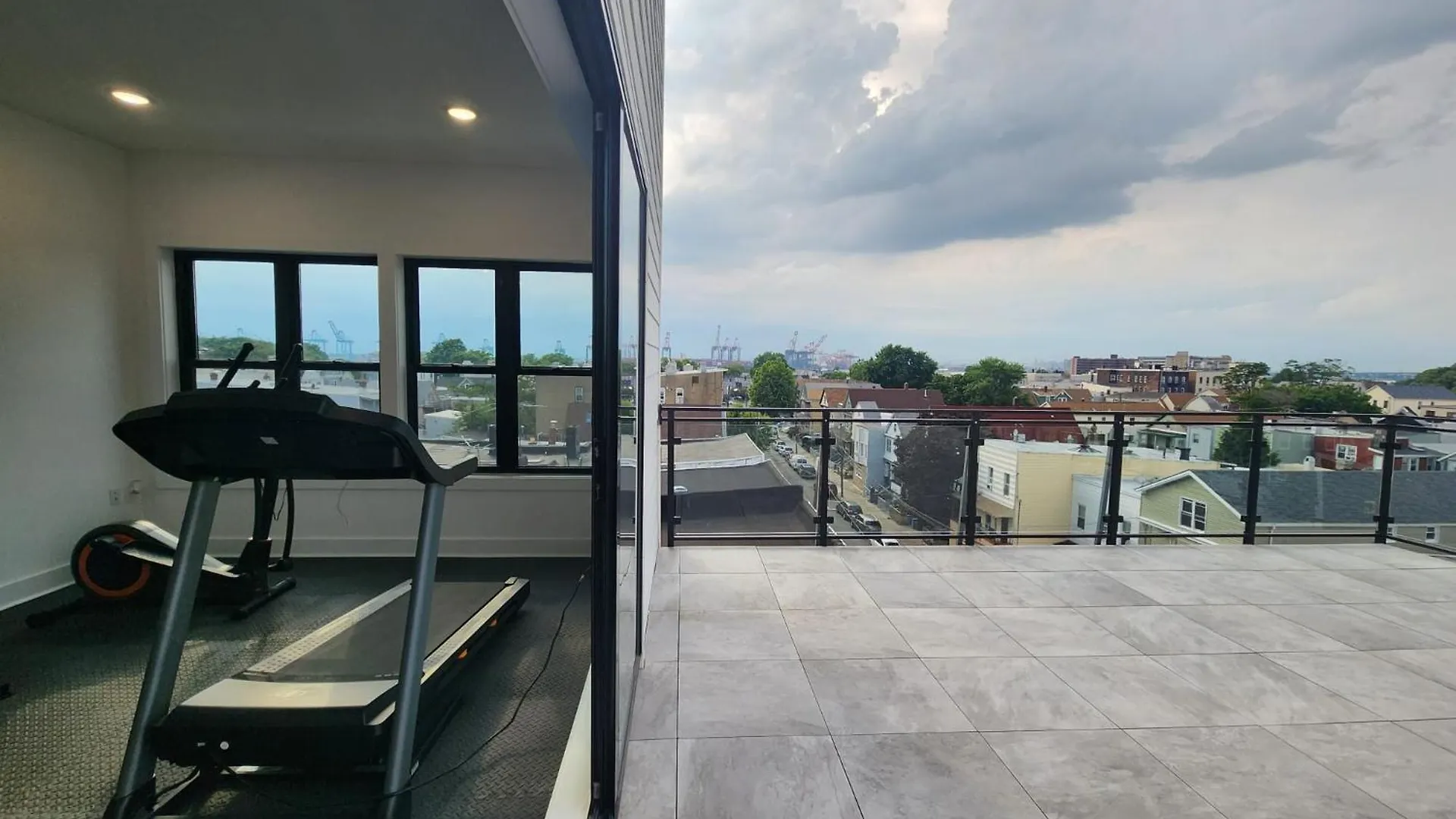 Vast Fully Furnished 2-Bed Close To Nyc Bayonne Apartment